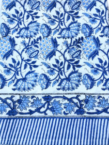 Nappe indienne fleurie imprimée à la main au tampon de bois (block print) PERSEE de VILLA D'ISSI